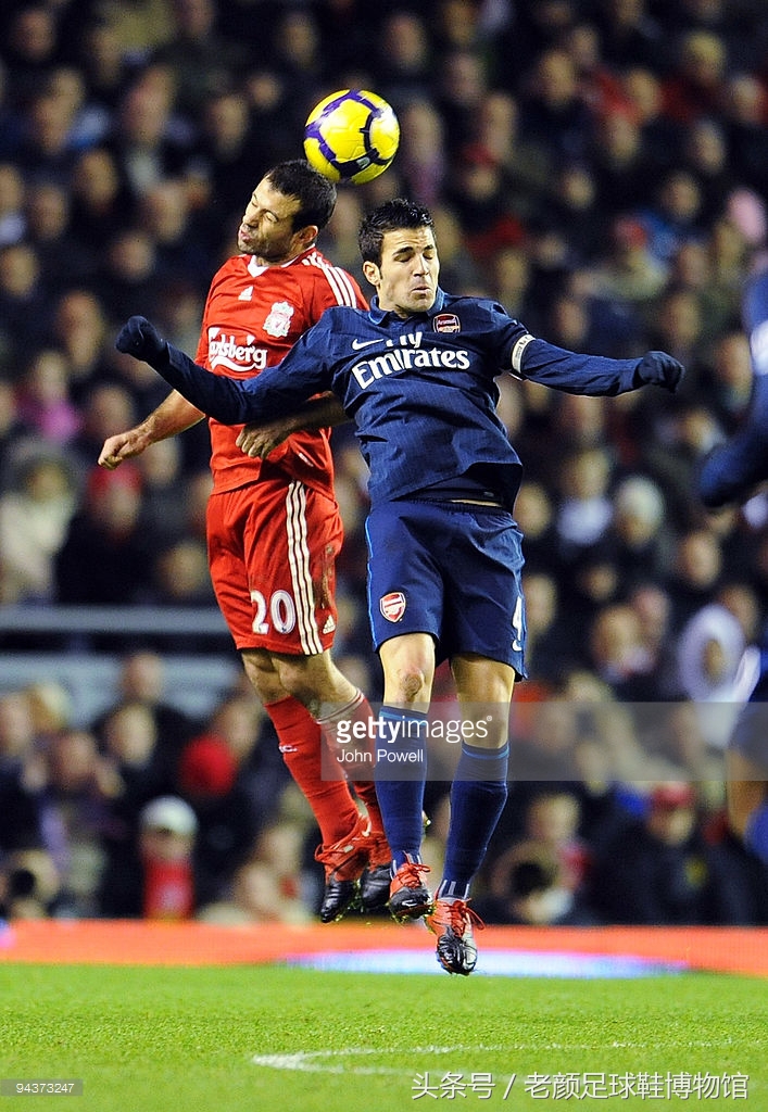 足球鞋阿迪和耐克谁更强,足球鞋耐克暗杀系列