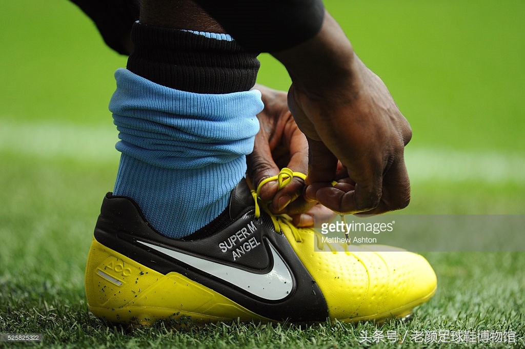 足球鞋阿迪和耐克谁更强,足球鞋耐克暗杀系列