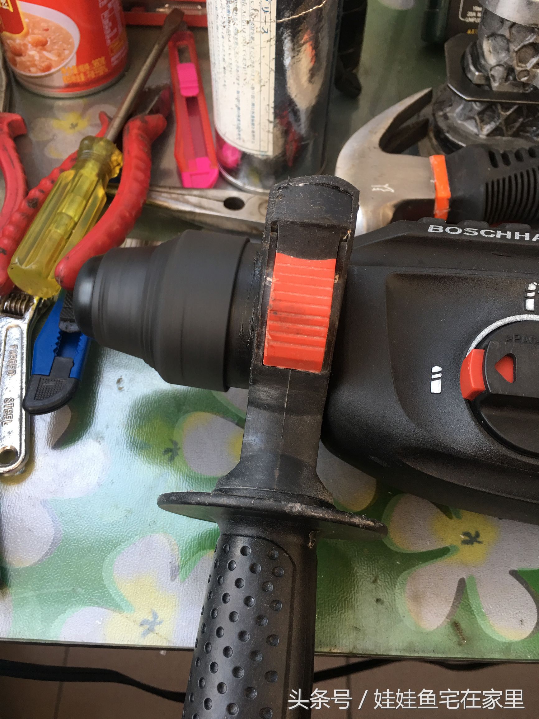 18v博世电锤锂电池组装视频,博世电锤机头维修