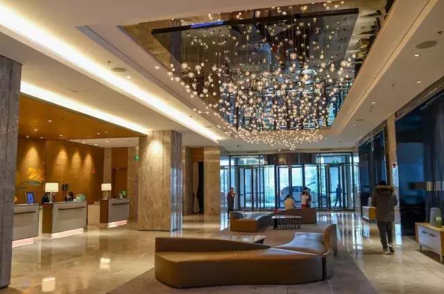 温泉酒店一定要有天然温泉吗,冬日里泡温泉