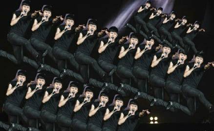 王凯张杰同框,王凯和李健唱歌