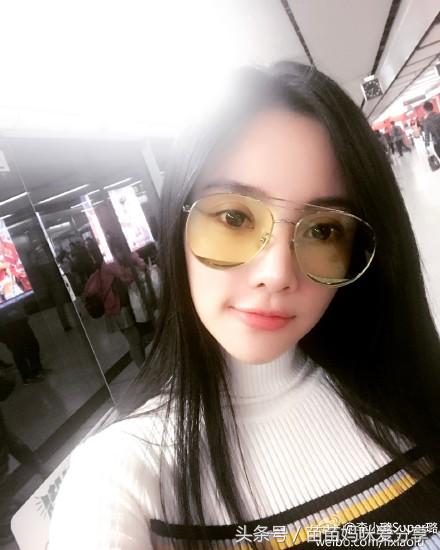 李小璐最新自拍照片,李小璐晒自拍美照镜头电眼妆容