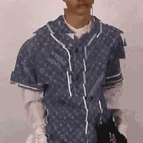 lv和supreme联名暴力熊多少钱,supreme好还是lv好