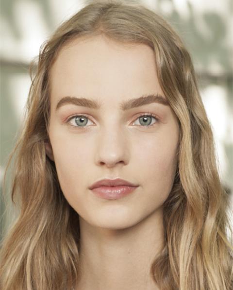 适合元旦的简单妆容,新年又日常又酷的妆容