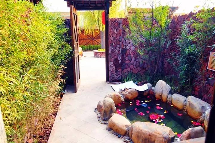 北京丰台区二人私汤温泉小院,在北京泡温泉