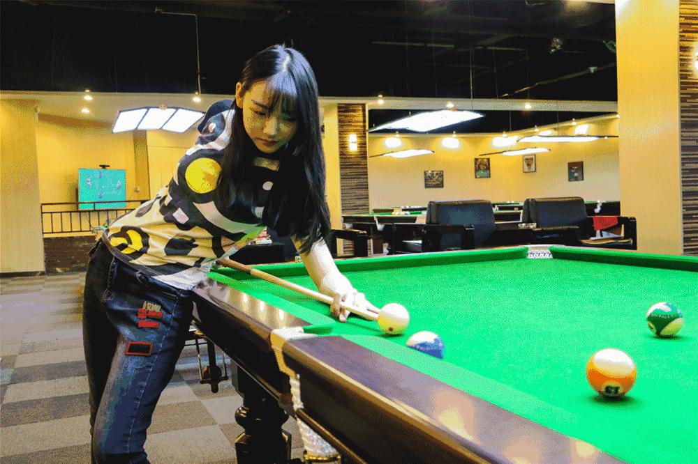 40寸曲面屏+全场乔氏台球桌，这恐怕是我在天津见过最牛的网咖