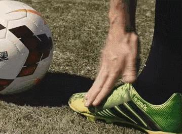 左脚射门技巧,怎么用左脚射门又准力量还大