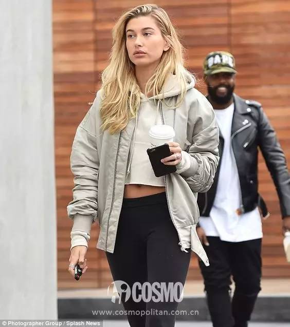 我对你大衣内搭有个建议，不知当讲不当讲