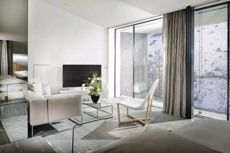 3座普利兹克奖杯，4位世界级建筑大师，一同跑到瑞士乡下建了座可以泡温泉的酒店，要不要一起？