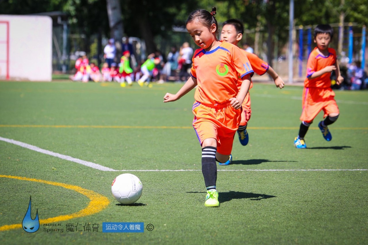 足球女孩反差转场,定格女生版