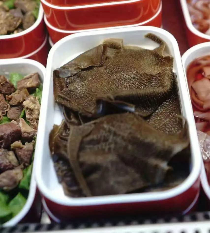 蚌埠这家店真奇怪，吃饭要看颜色，还送苹果笔记本电脑和爱疯七……