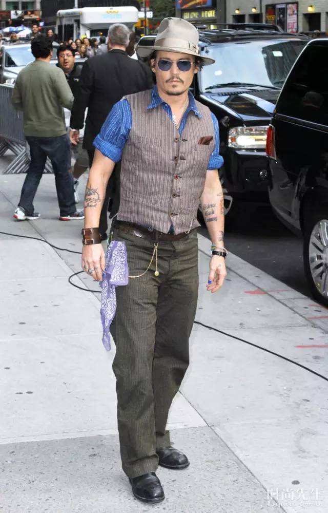 成套的西装怎么穿得好看,直筒版型西装如何选择