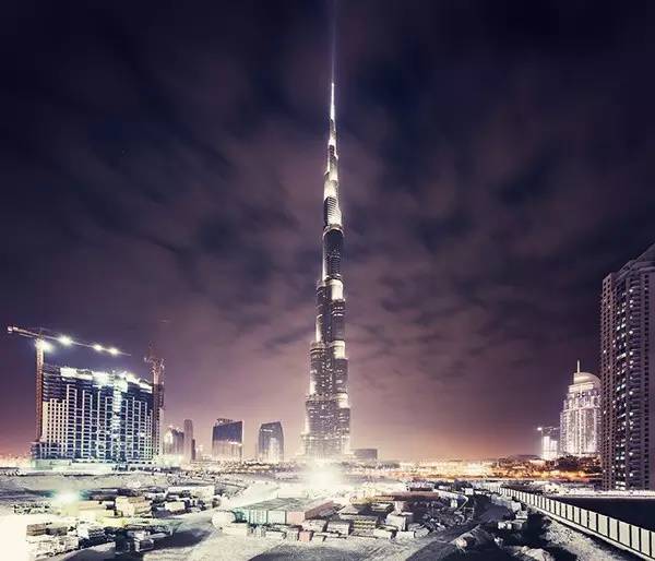 摩天大楼的浪漫 (浪漫的摩天大楼)