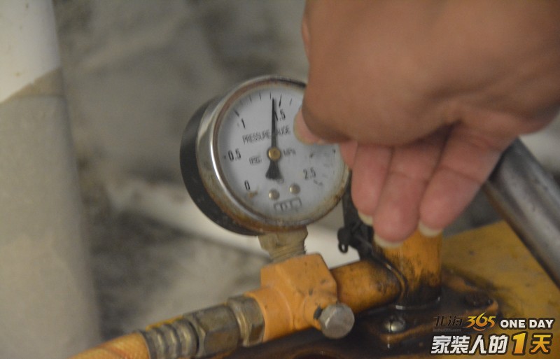 他拒绝业主抛出高薪去美国做工程监理的邀约，而是选择回北海