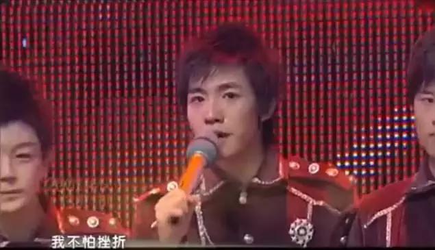 烧伤事件双方粉丝互撕六年，他们承受无尽痛苦，却总是被揭旧伤疤