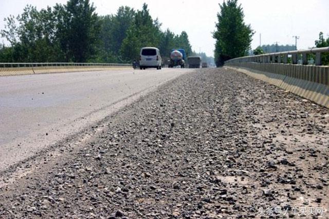 车底喷装甲有什么危害吗,车底生锈了再喷底盘装甲好用吗