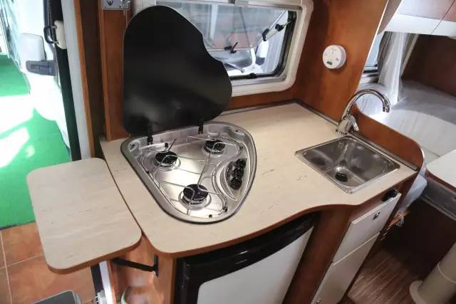 亚特v8,大通v80房车底盘