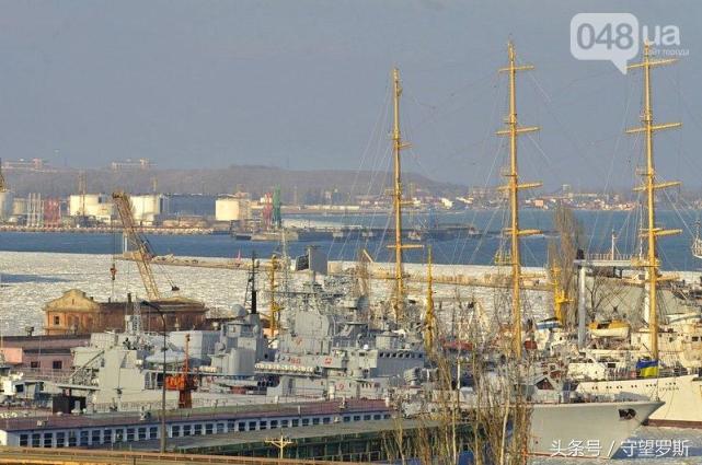 乌海军舰队被冰封港口动弹不得网民警告：明日开战怎么办？