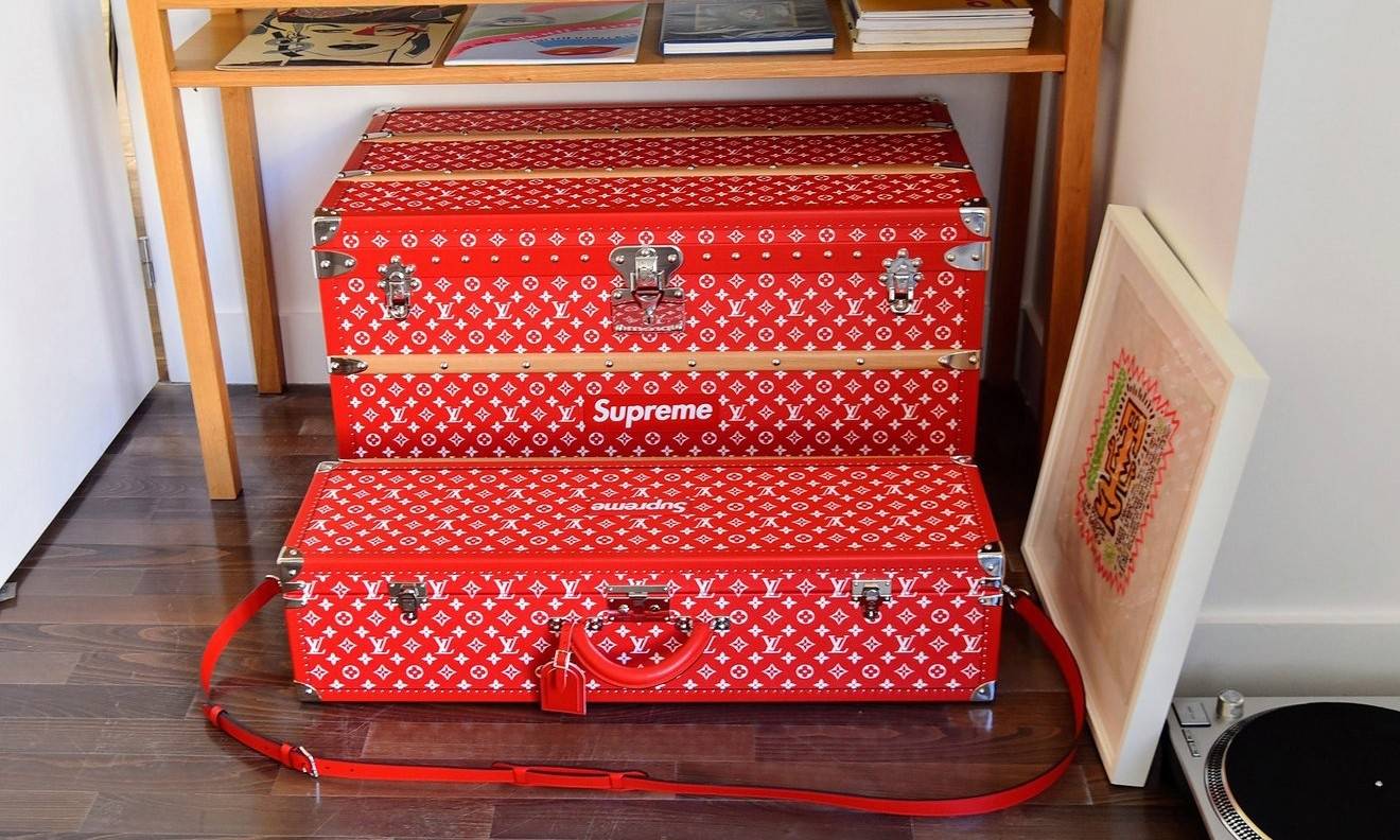 lv联名supreme牛仔外套2018款,lvsupreme联名搭配