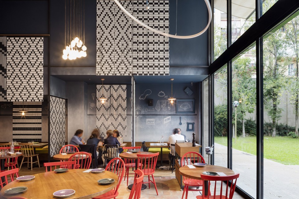 “家以外的家”繁花似锦–巴塞罗那花园餐厅