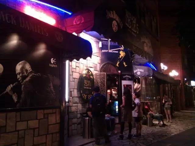 去另一个城市看livehouse,每去到一座城市都要去看看风景