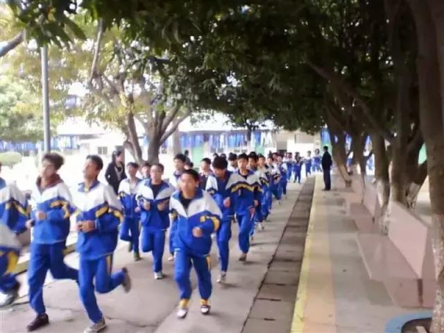 致所有在石滩读过书的同学,回去再看母校一眼吧!