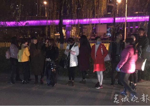 微面当“黑的”还超载3外地车来昆赚“外快”全被查!