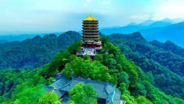 世界双遗峨眉山,双遗马拉松青城山免票吗