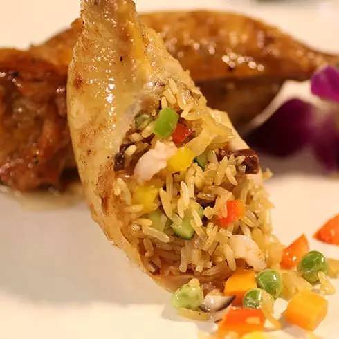 今天来分享一道鸡翅包饭的教程,如何制作正宗鸡翅包饭