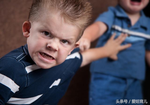 当宝宝打人的时候家长应该咋办,宝宝打人怎么引导孩子