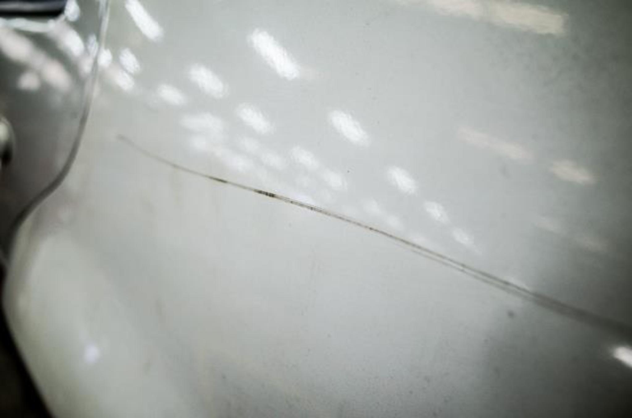 最快处理车子划痕,怎样修复车子刮痕