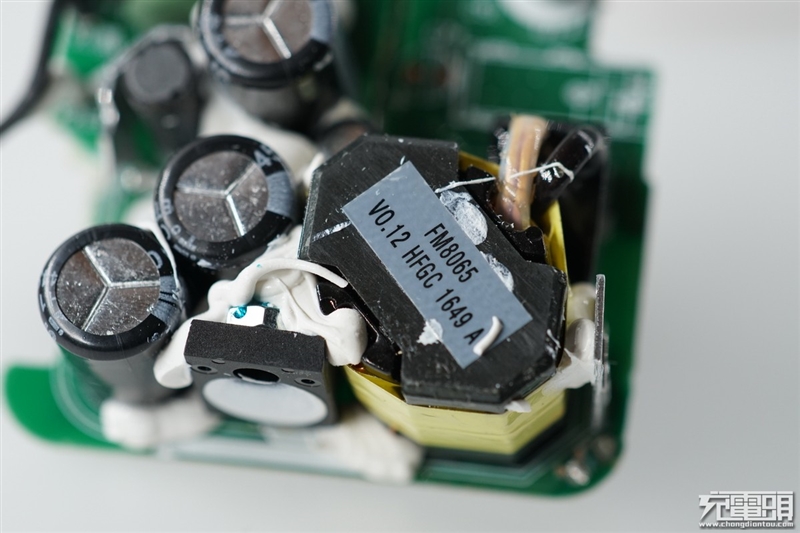 x90120w充电器拆解,9x充电头拆解视频