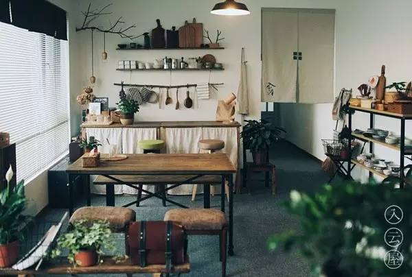 无底线提升千元出租屋品味，看90后美少年怎样活出无数人向往的样子……