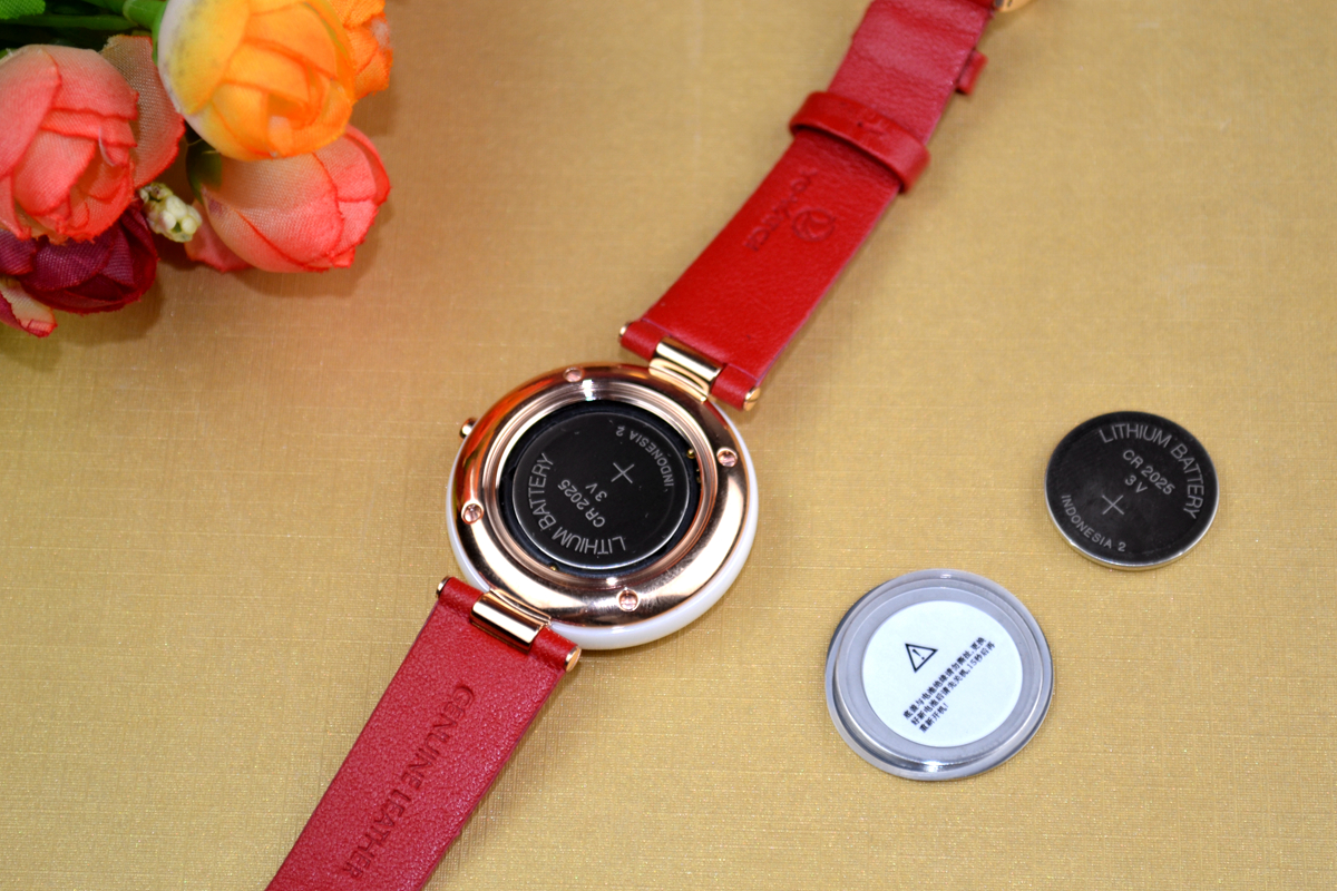 有水晶有钻石,能测UV会自拍,续航8个月,为妹子而生的智能表