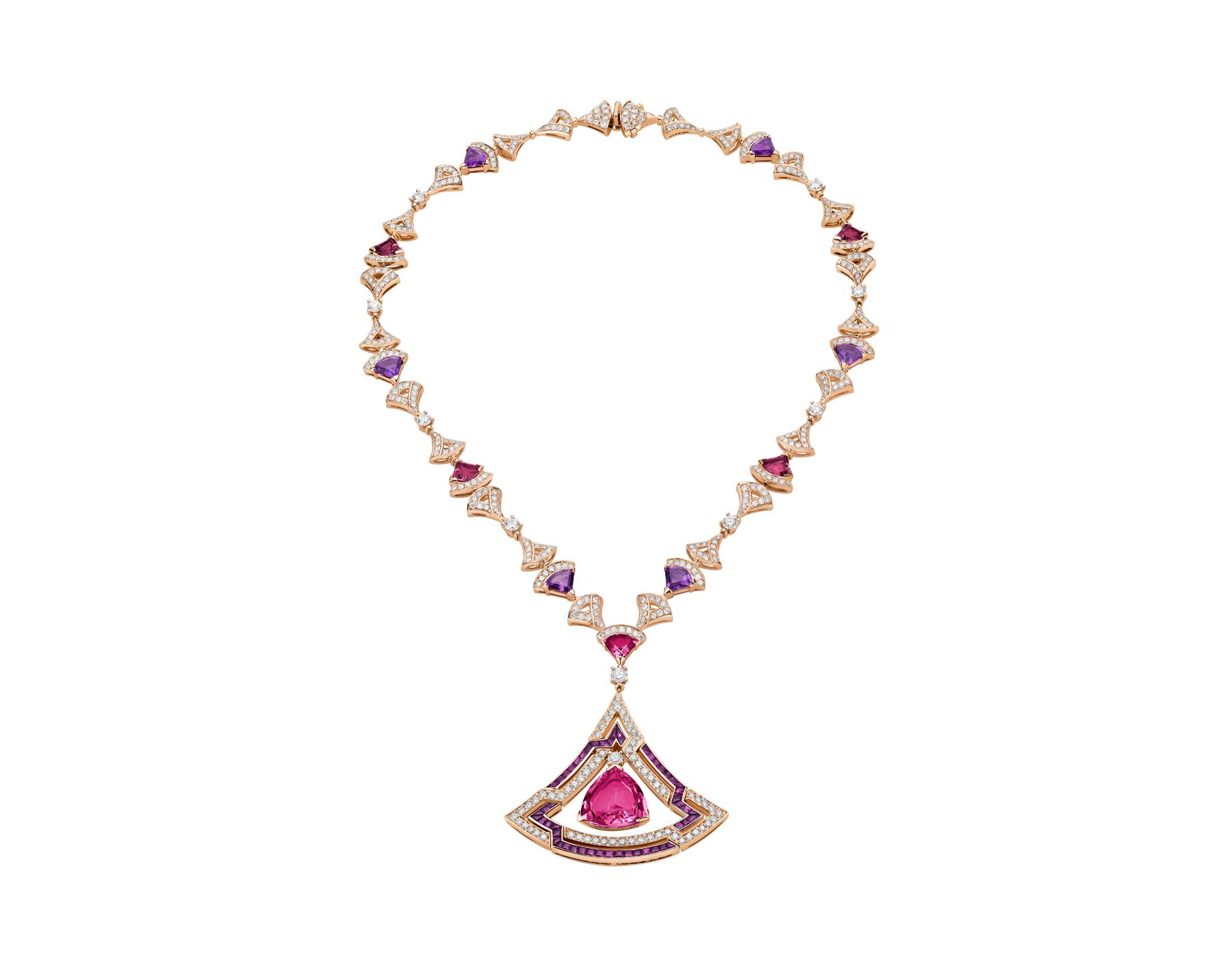 现在流行的爆款梅子,梅子新款上新开春搭配