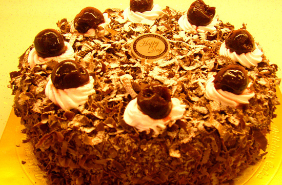 究竟自己开一家甜品店好还是加盟,加盟甜品店如何实地考察