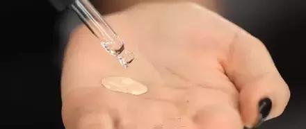 粉底液清透细腻混油皮,粉底液干皮如何做保湿