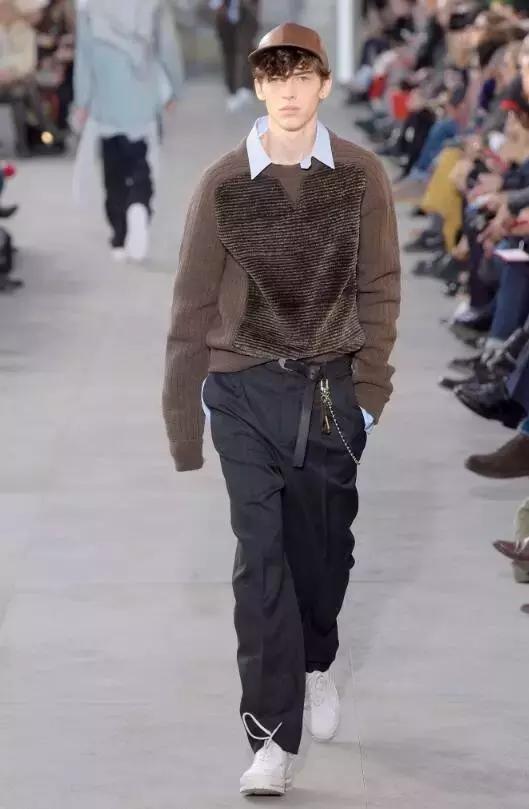 lv x supreme联名红色卫衣 (lv和supreme联名牛仔外套)