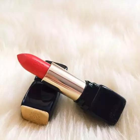 涂上口红整个人都有气色了,涂上这支口红永远嘴角上扬