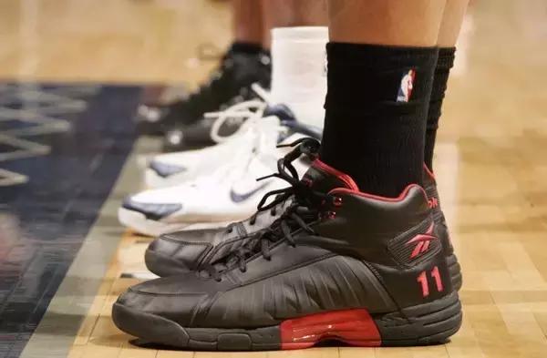 姚明在职业生涯穿过哪些球鞋,姚明球鞋回顾