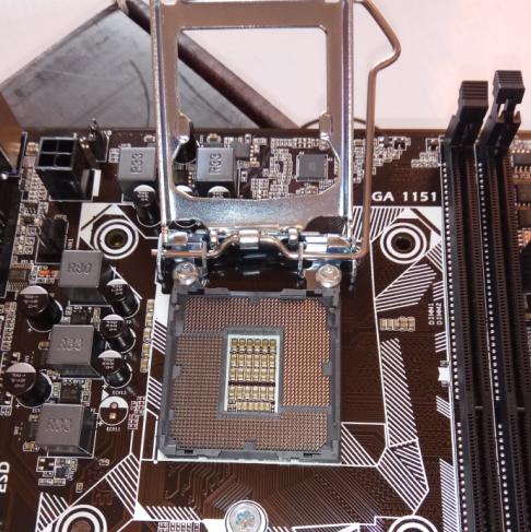 电脑cpu组装教程,diy装机主板cpu插槽