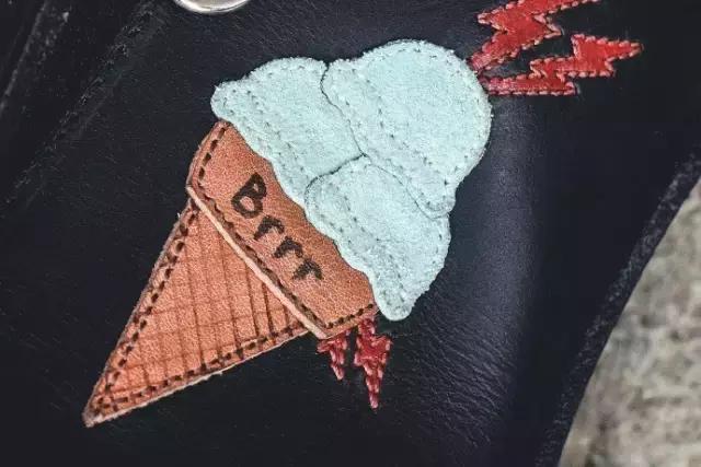 假yeezy有哪些,穿假yeezy能看出来吗