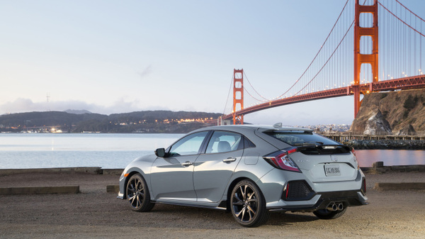 2016款和2019款思域外观对比图,2020款思域两厢新锐控碰撞测试