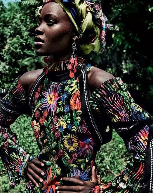 在《为奴十二载》里,来自非洲的她把这个角色演绎的淋漓尽致