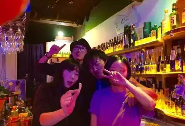 成都地下民谣小酒馆,除了赵雷以外的民谣歌手