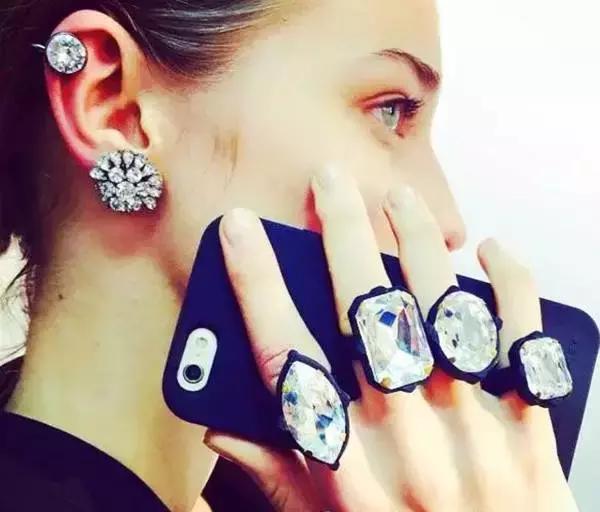 刘亦菲孙俪同款帽子,杨幂孙俪同款卫衣