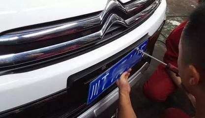 车牌位置只有两个孔怎么固定,申请车牌固封螺丝需要什么