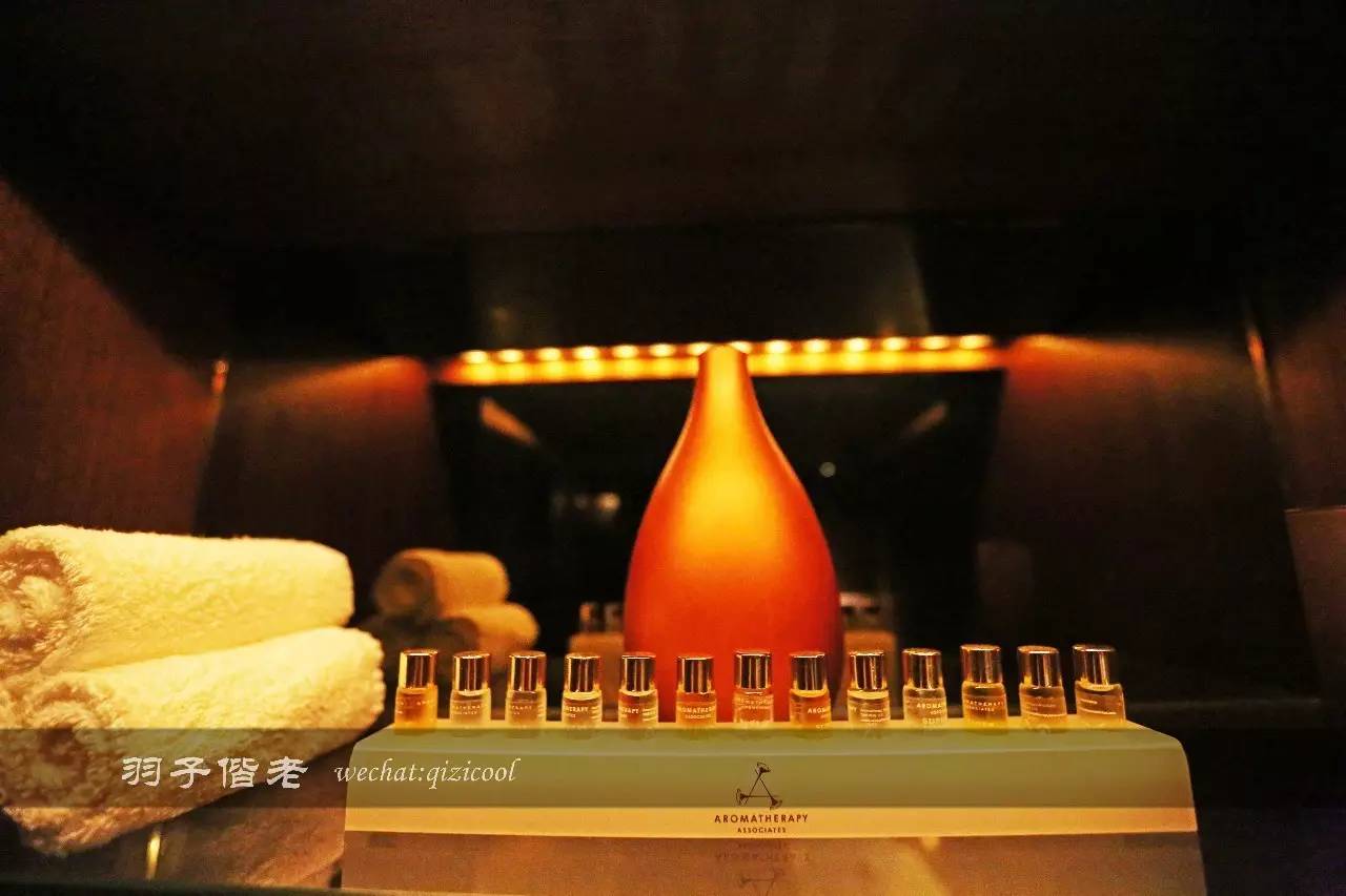 藏匿在繁华中环背后的丝丝暖意 (藏在繁华中环中的丝丝暖意)