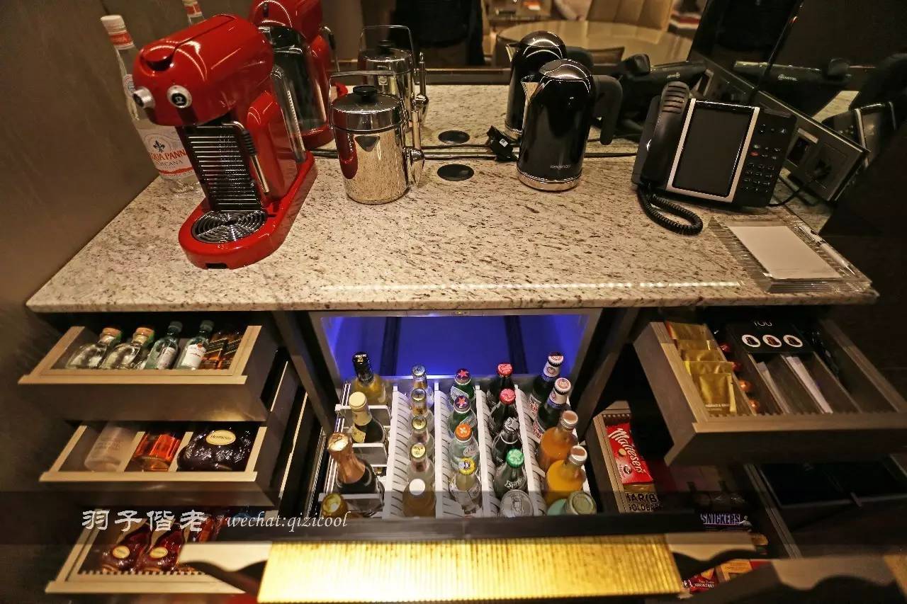 藏匿在繁华中环背后的丝丝暖意 (藏在繁华中环中的丝丝暖意)