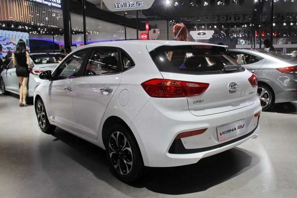 现代瑞纳rv两厢,7.8万能买个什么的二手车